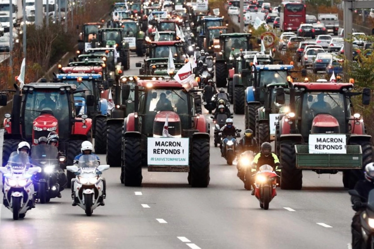 Во Франции фермеры анонсировали "блокаду Парижа"